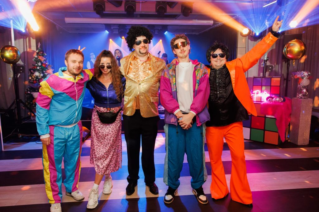 Vianočný večiarok Alanata - nominovaní kolegovia za najlepší outfit